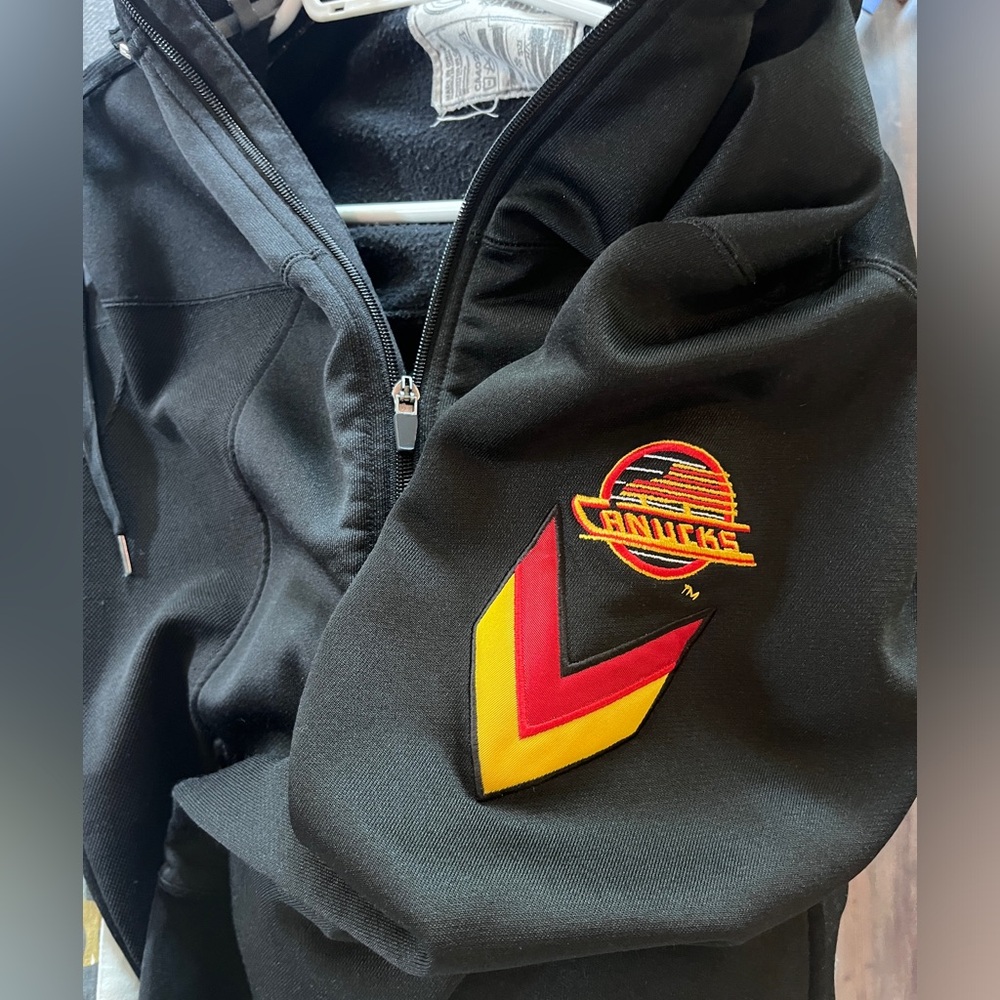 Canucks zip hoodie